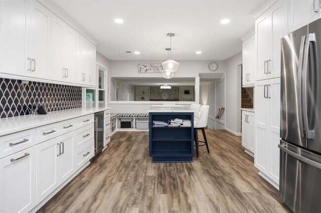 Building Photo - 4989 Kingswood Dr