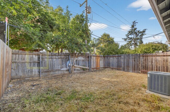 Building Photo - Arleta Ct