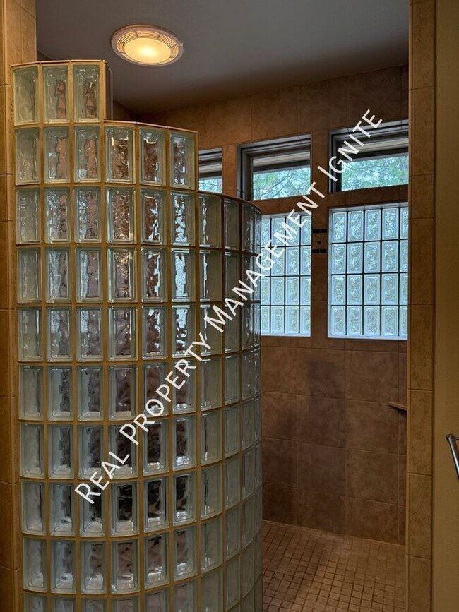 Building Photo - 3337 NW McCready Dr