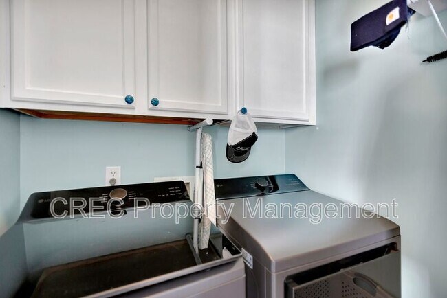 Building Photo - 147 Palm Cove Way