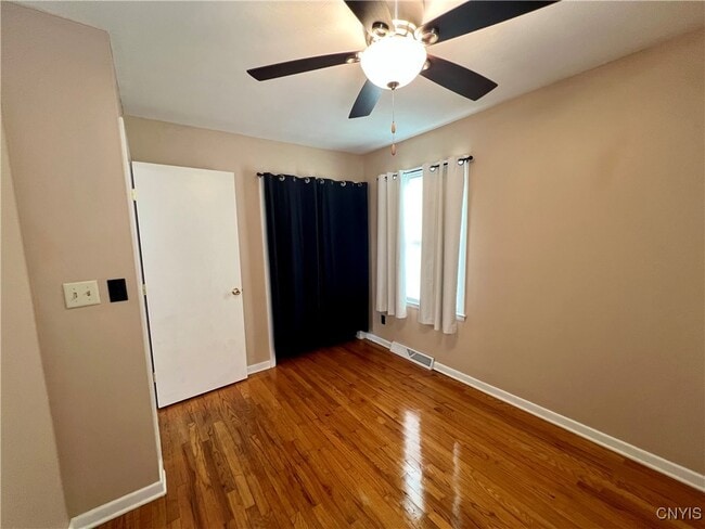 Building Photo - 427 Mosley Dr