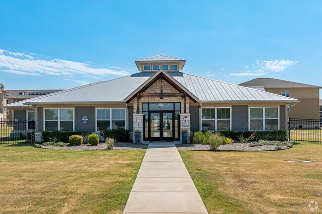 Building Photo - Stallion Pointe Apartments