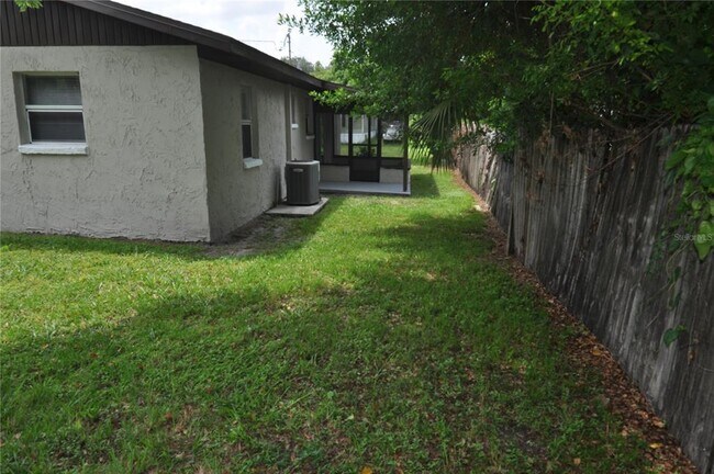 Building Photo - 1624 Merrick Rd