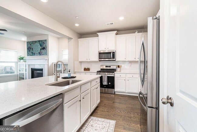 Building Photo - 831 Corsiglia Farm