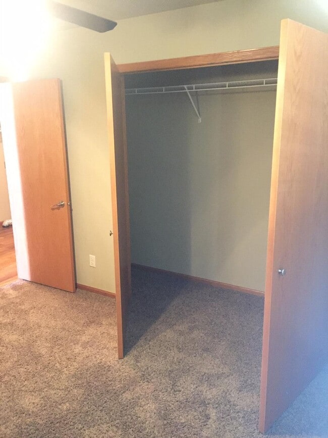 Building Photo - $1700 - 3 Bedroom, 2 Bathroom Townhome - Garage and Large Yard!