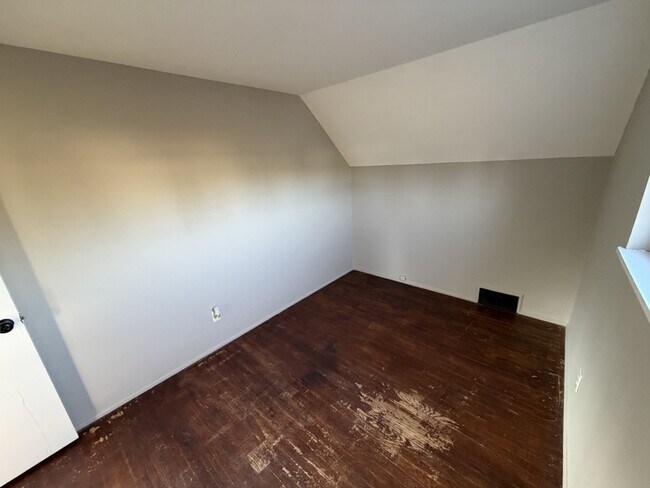 Building Photo - 4300 E 175th St