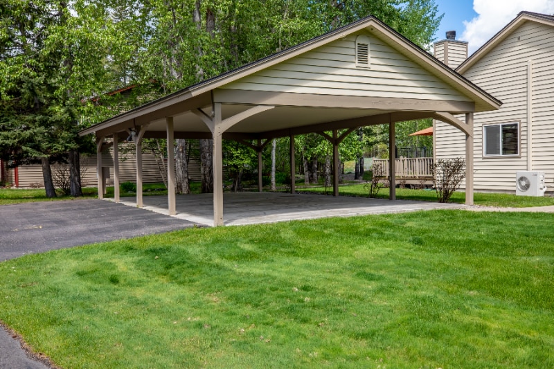 Building Photo - 1750 E Lakeshore Dr