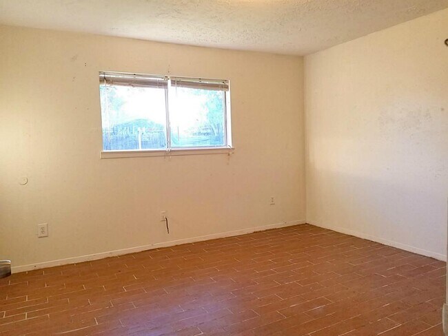 Building Photo - 11523 Glenwolde Dr