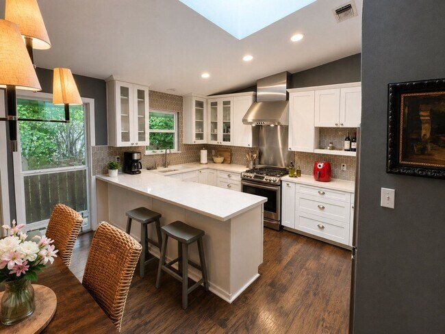 Building Photo - 803 Single Oak Cove