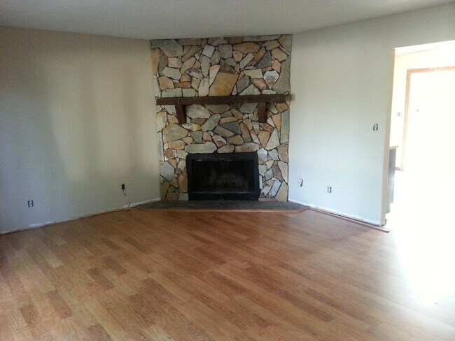 Building Photo - 4159 Pickfair Rd