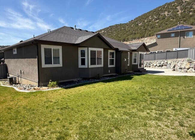 Building Photo - 7081 Hollow View Ct