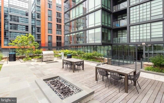 Building Photo - 45 Sutton Square SW