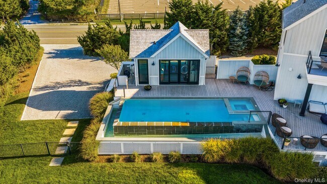 Building Photo - 102-192 Dune Rd