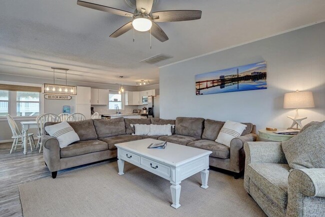 Building Photo - FURNISHED OFF-SEASON MONTHLY RENTAL-STARTI...