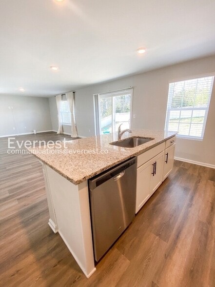 Building Photo - 21 Valiant Ct