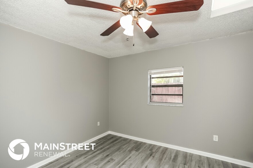 Building Photo - 5835 SW 117th Ave