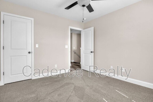 Building Photo - 1625 Grey Cliff Run