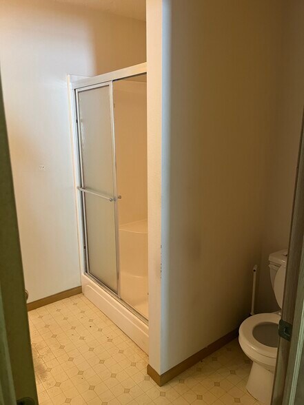 Building Photo - 106 W South St