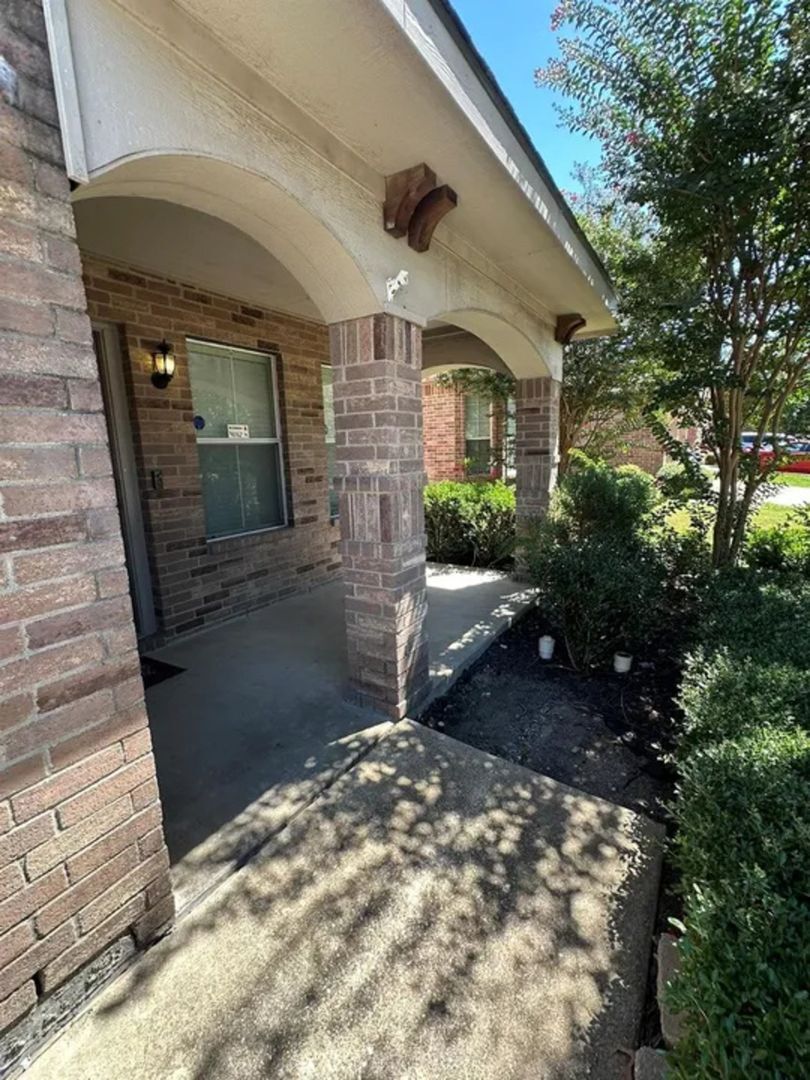 Building Photo - 2038 Stagecoach Trail
