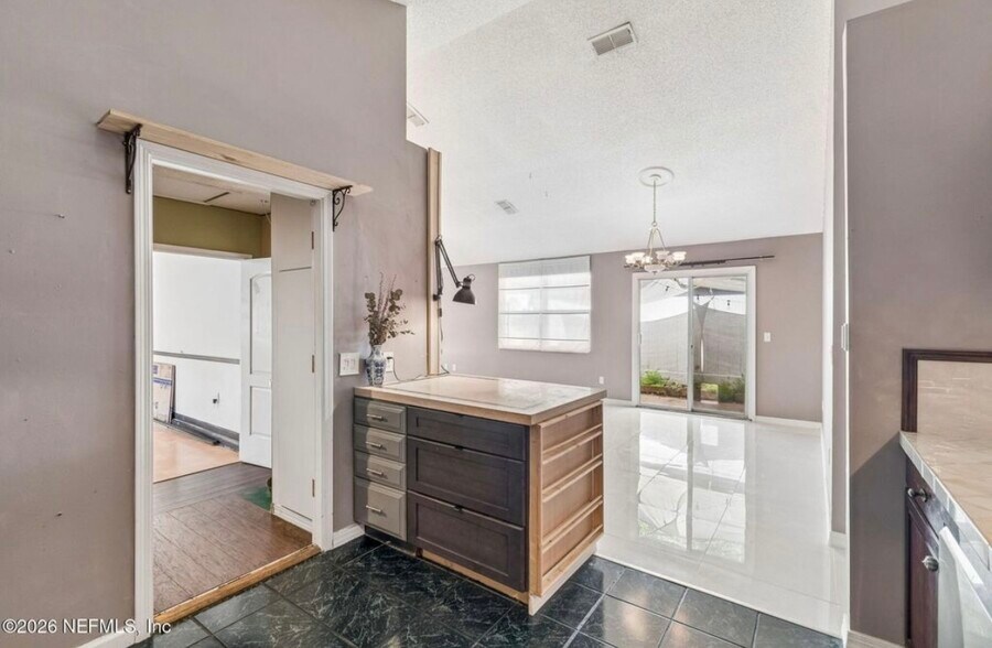 Building Photo - 5065 Knightsbridge Cir N