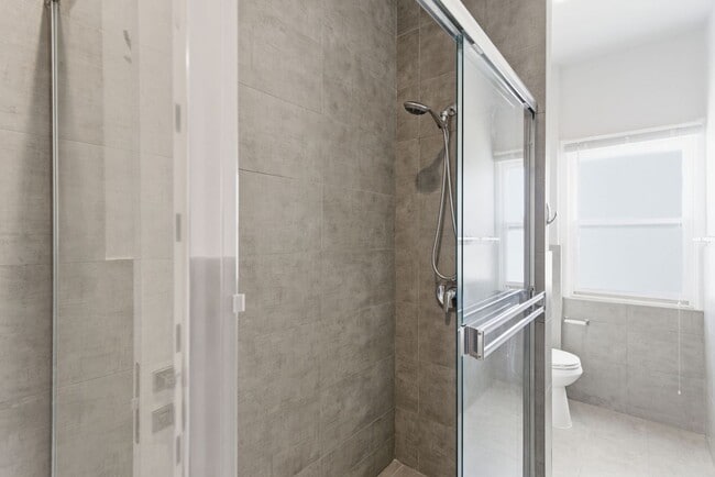 Building Photo - 903 Pine St