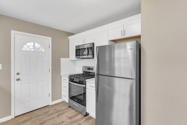 Building Photo - 3226 Quentin Dr