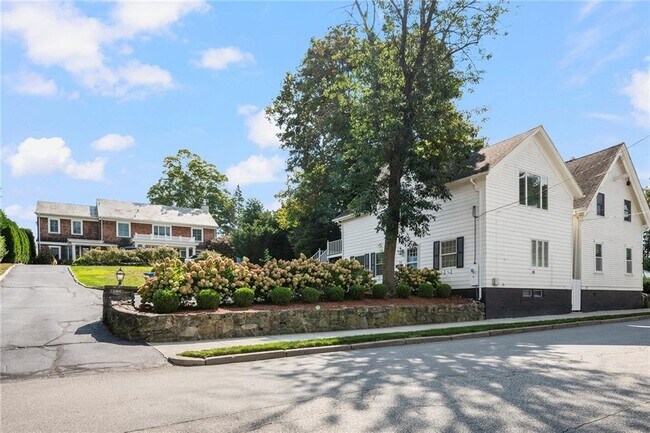 Building Photo - 56 Fort Ave