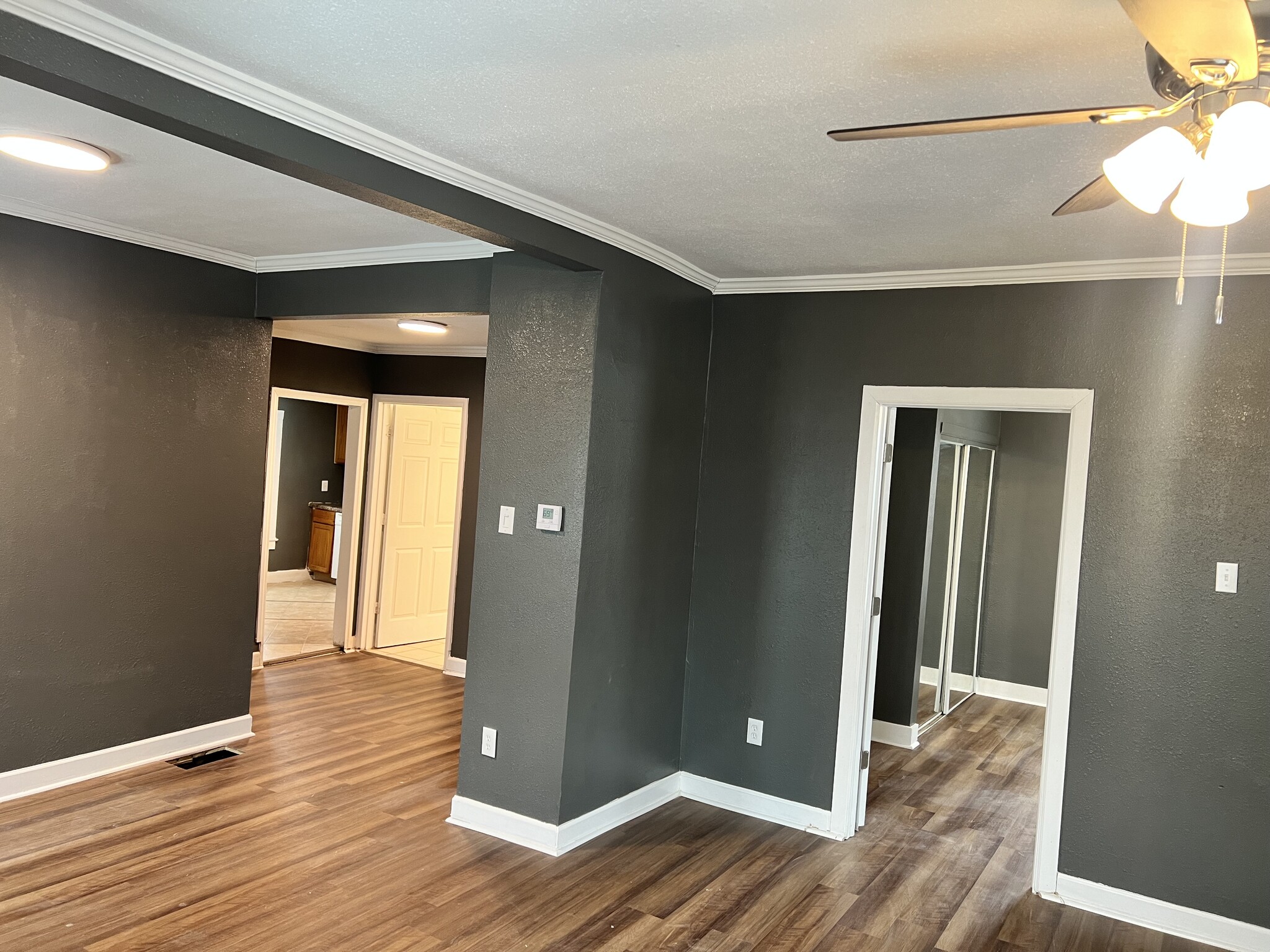 Living room/Dining room - 1102 Range Line St