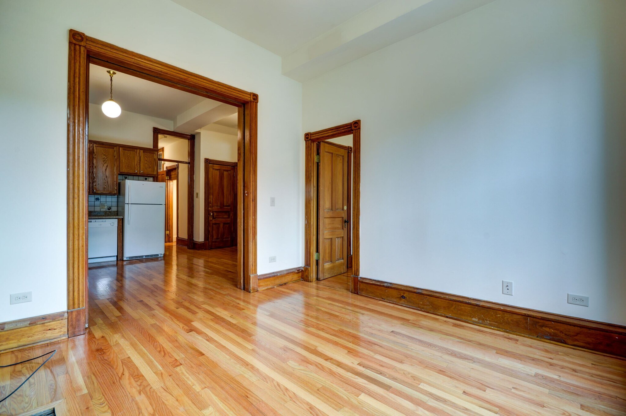 Building Photo - 2247 N Lincoln Ave