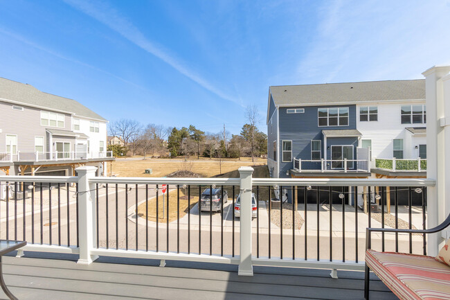Building Photo - 2865 Rayfield Ave
