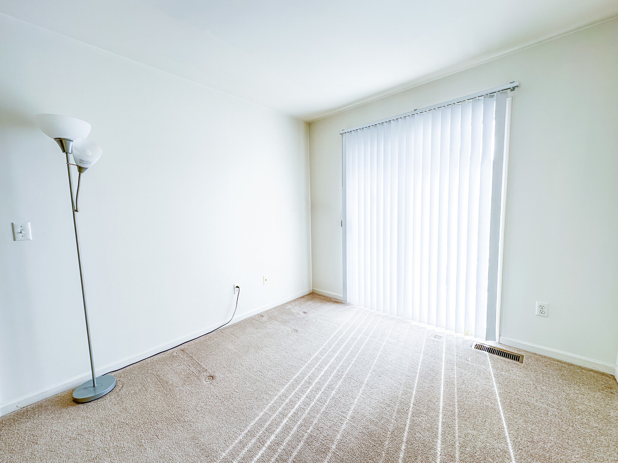 Building Photo - 1872 Lindsay Ln