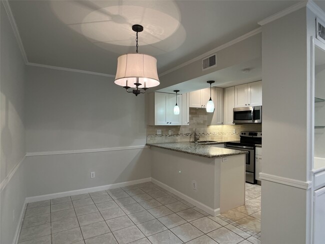 Building Photo - 1601 S Shepherd Dr