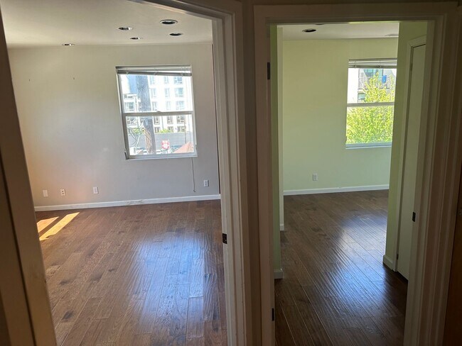Building Photo - $3,200 / 1700ft2 - Prime Office Space for ...