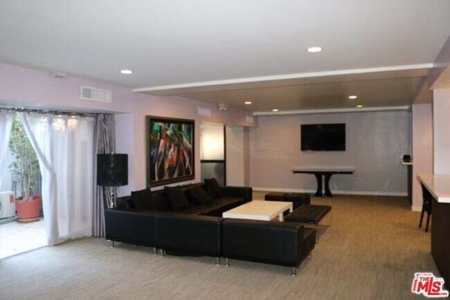 Building Photo - 1155 N La Cienega Blvd