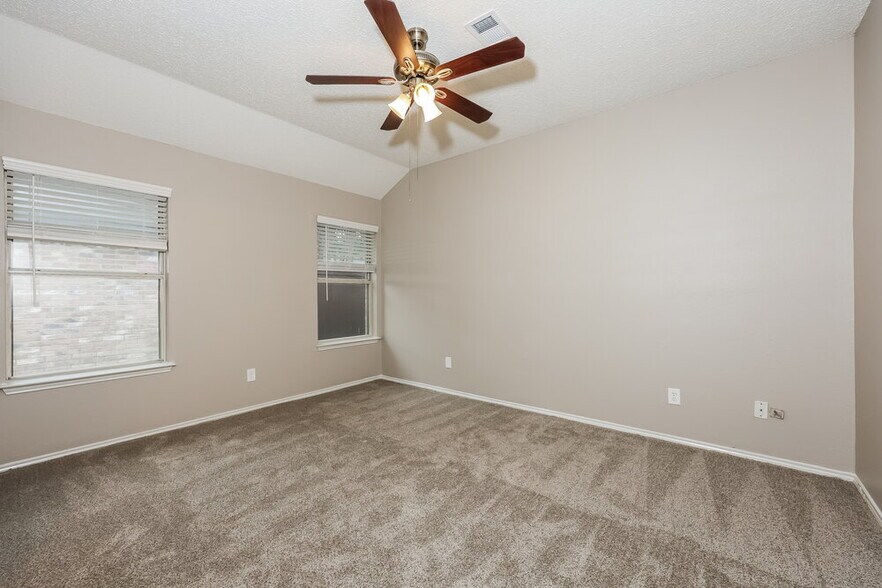 Building Photo - 1433 Spicewood Dr