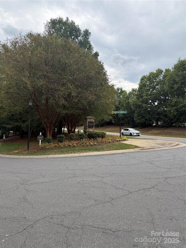 Building Photo - 16767 Commons Creek Dr