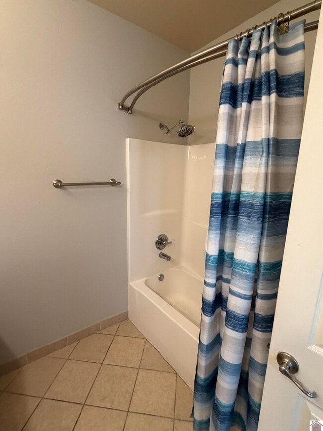 Building Photo - 2647 Legends Dr