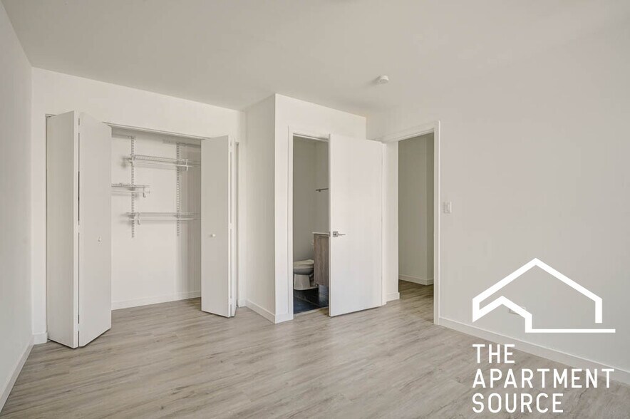 Building Photo - 7521 N Sheridan Rd