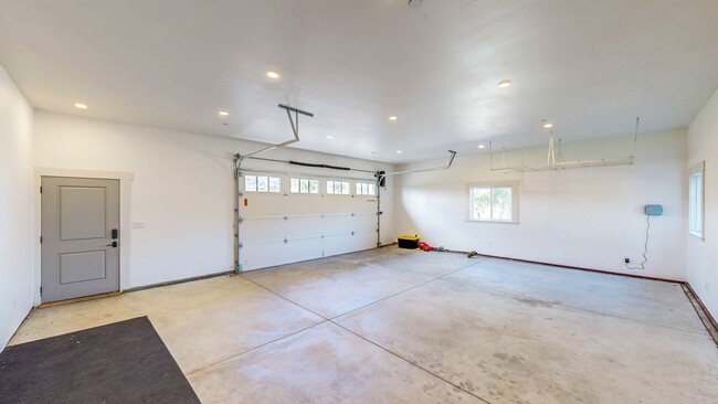 Building Photo - New Single Family Wine Country Home with B...