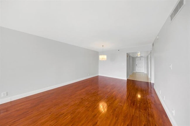 Building Photo - 3520 Oaks Way