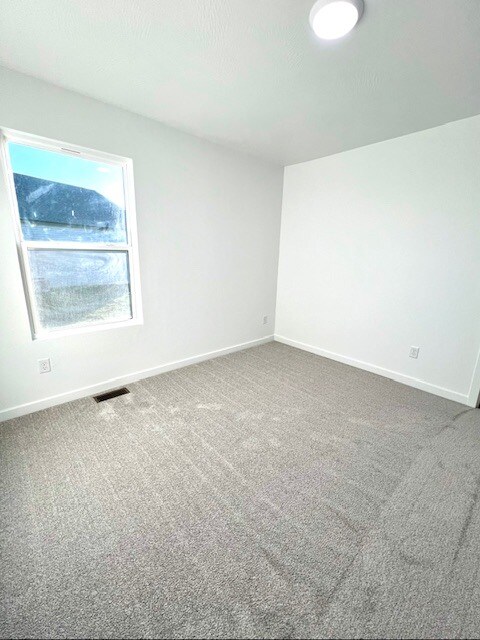 4 Bedrooms Total - 478 Lennox Blvd