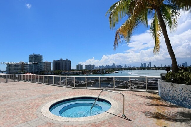 Building Photo - 1900 Sunset Harbour Dr