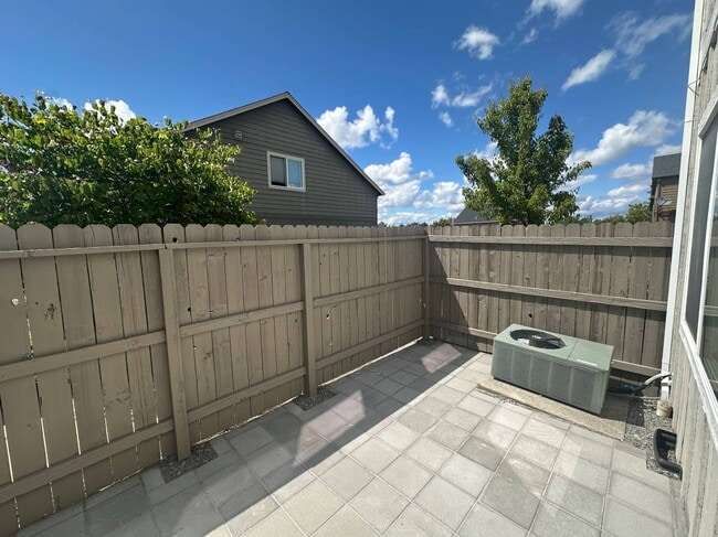 Building Photo - 7643 Coloma St