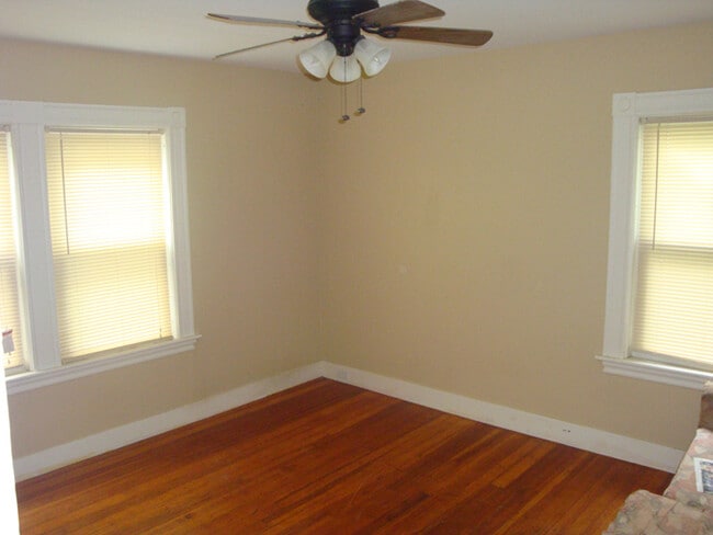 Building Photo - 11 Silk St