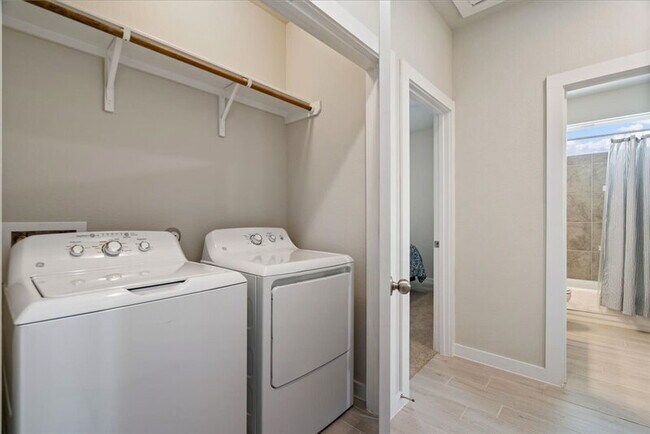Building Photo - 330 Hortus Dr