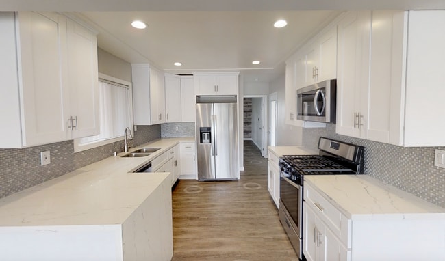 Building Photo - 4BD/3BA on Montezuma w/ Driveway Parking!