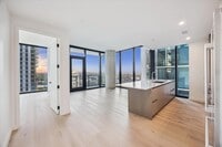 Building Photo - 610 Davis St