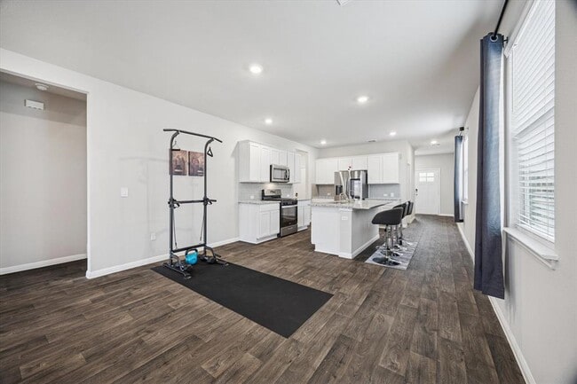 Building Photo - 724 Aster Pl