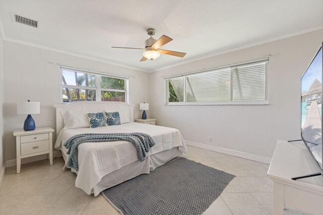 Building Photo - 2691 NE 18th St