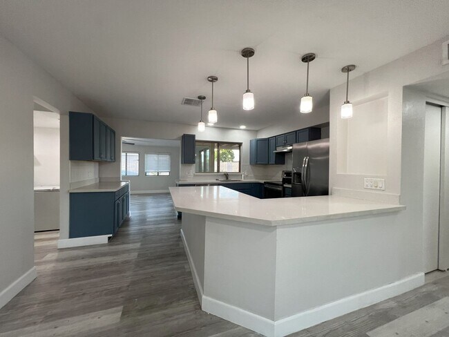 Building Photo - REMODELED 3 BEDROOM PLUS BONUS ROOM/BEDROOM. GREAT BACKYARD